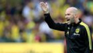 رئيس دورتموند منبهر بتركيز بوش رغم الأزمات