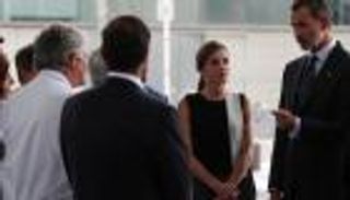 بالصور.. ملك وملكة إسبانيا يزوران مصابي هجوم برشلونة