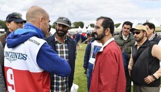 محمد بن راشد يشهد إنجازات فرسان الإمارات في اوستن بارك بإنجلترا