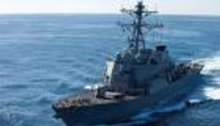 البحرية الأمريكية تعلق عملياتها حول العالم إثر حادث تصادم