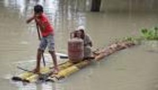 مصرع 800 شخص ونزوح مليون حصيلة السيول جنوب آسيا