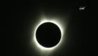 بالصور.. الشمس تغيب عن الولايات المتحدة في كسوف نادر