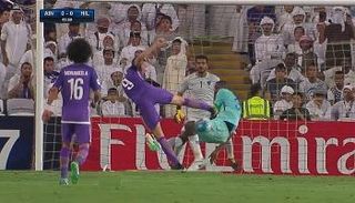 راية المساعد تؤجل مصالحة دوجلاس مع جماهير العين