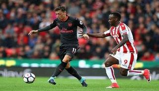 فينجر يرد على انتقادات جيرارد لأوزيل