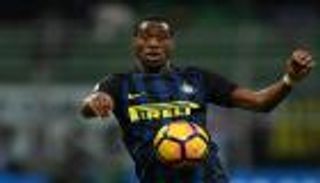 كوندوجبيا يصل إسبانيا لإتمام انتقاله لفالنسيا