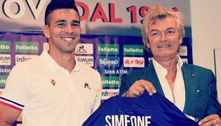 باتيستوتا مثل أعلى لسيميوني مع الفيولا