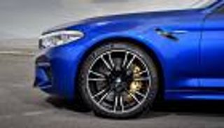 رسمياً.. "بي إم دبليو" تكشف عن سيارة M5 الجديدة كلياً