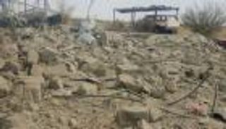 مليشيا الحوثي تفجر المنازل وتقصف الملاعب بالمدفعية