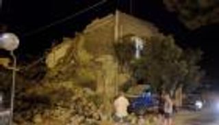 مصرع امرأة وإصابة 20 في زلزال بجزيرة إيشيا الإيطالية