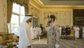 محمد بن زايد يستقبل أحمد المزروعي الحاصل على سيف شرف "ساند هيرست"