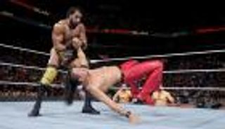 جيندر ماهال يواصل الاحتفاظ ببطولة WWE بالفوز على ناكامورا