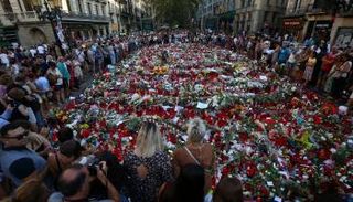 وقفة حداد بموقع حادث الدهس في برشلونة