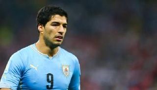 سواريز ينضم لمعسكر أوروجواي رغم الإصابة