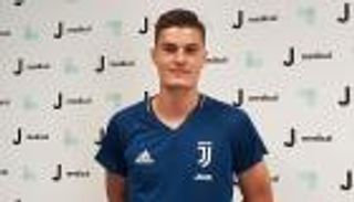 يوفنتوس يجدد اهتمامه بمهاجم سامبدوريا بعد شفائه