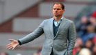 دي بور يبحث عن مهاجم لإنهاء عقم بالاس