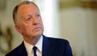 رئيس ليون يحمل سان جيرمان مسؤولية تضخم أسعار اللاعبين