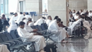 290 من أسر شهداء مصر يتوجهون للحج تلبية لدعوة خادم الحرمين