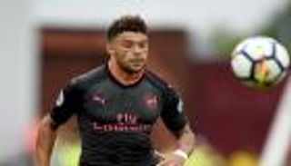 ظلال سوايز تخيم على مفاوضات ليفربول لضم تشامبرلين