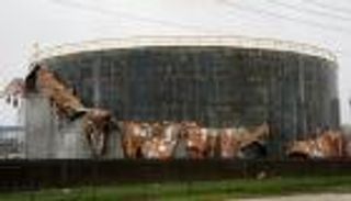 إعصار "هارفي" يدفع النفط للتراجع