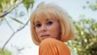 وفاة الممثلة الفرنسية ميريل دارك شبيهة بريجيت باردو