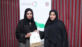 جانب من التكريم لمركز الحرف الإماراتية