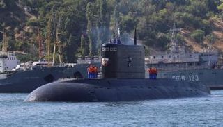 غواصة روسية على السواحل السورية - رويترز