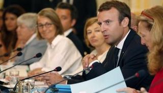 ماكرون خلال الاجتماع مع أعضاء حكومته - أ. ف. ب