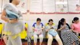 ارتفاع أعداد العزاب في الصين يضر باقتصادها