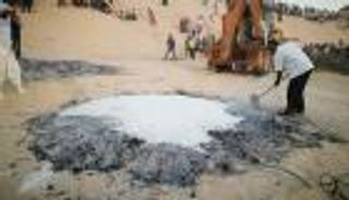 بالصور.. طهو أكبر "خبز ملة" جنوب الجزائر