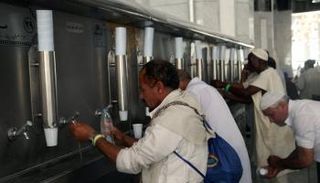 توزيع أكثر من 2,6 مليون عبوة ماء زمزم على الحجاج