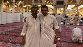  كريم عبد العزيز وعمرو الليثي بالحرم المكي 