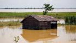 بالصور.. "هارفي" يخطف الأنظار من جنوب آسيا الغارقة في الفيضانات