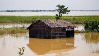 الفيضانات تغرق نيبال 