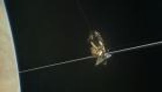 مركبة فضاء أمريكية تغوص في زحل بعد مهمة 13 عاما