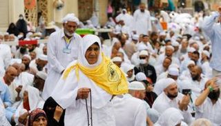 الحجاج يصلون مشعر منى لقضاء يوم التروية