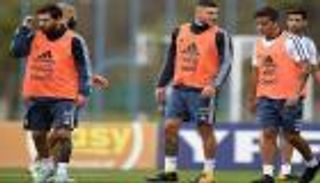 توليفة هجومية جديدة لسامباولي في الأرجنتين