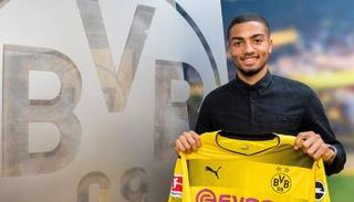 جيرمي توليجان يحمل قميص دورتموند