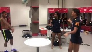 بالفيديو.. نجوم البرازيل يتألقون في تحدٍ غريب