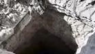 بالفيديو.. اللقطات الأولى لأنفاق داعش السرية داخل مسجد بالرقة