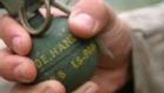 شرطي هندي يجازف بحياته لإنقاذ 400 طفل من قنبلة