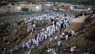 الحجاج على صعيد عرفات - رويترز 
