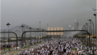 بالصور.. حجاج بيت الله الحرام ينفرون من عرفات إلى مزدلفة