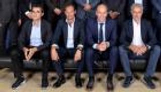 صورة تجمع زيدان بضحاياه في مؤتمر النخبة