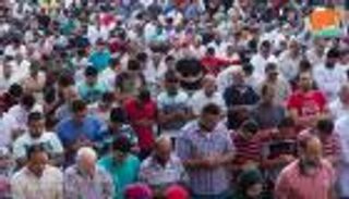 مصر.. بهجة وفرحة في صلاة العيد بمسجد السلطان حسن