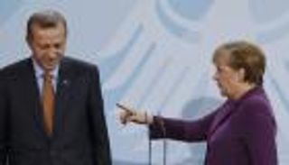 ميركل تهاجم تركيا: سنعيد النظر في العلاقات