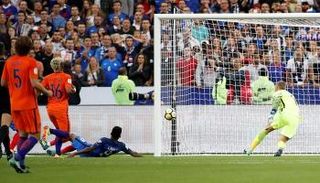 فرنسا تسحق هولندا برباعية في تصفيات المونديال