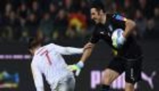 موراتا يصف بوفون بـ"الكائن الفضائي"