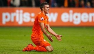 فان بيرسي خارج تشكيلة هولندا لمواجهة بلغاريا