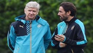 نجم أرسنال السابق ينصح فينجر بالاعتماد على الشباب