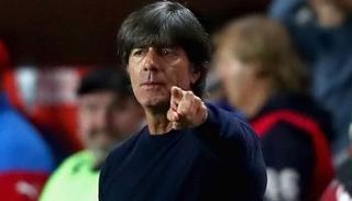 لوف غير راض عن مثيري الشغب